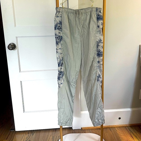Urban Outfitters | Light Grey Windbreaker Jogger Pants Blue Chinoiserie Print - Picture 2 of 6